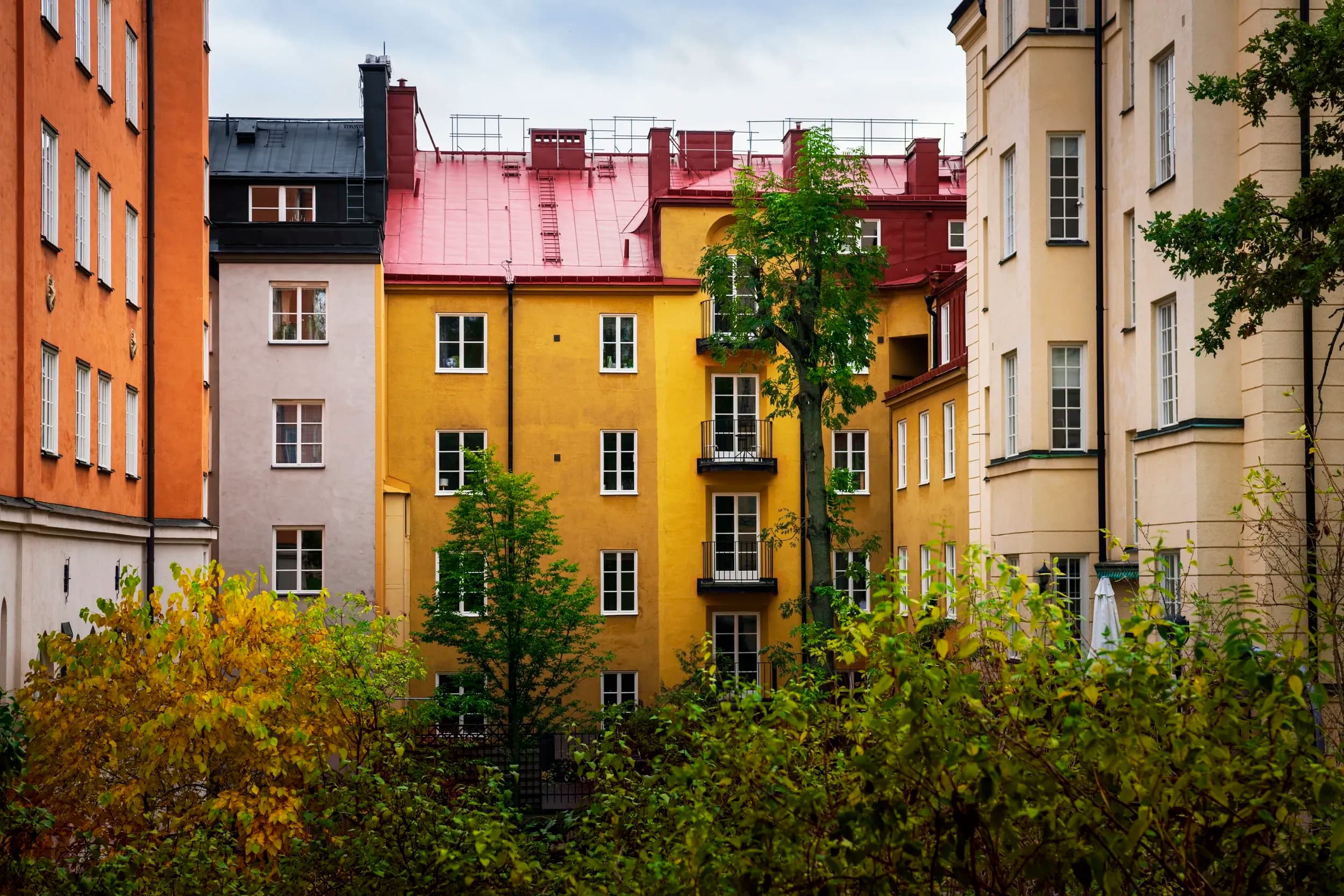 Lummig innergård för lägenheter i innerstan symboliserar förvaltning åt BRF